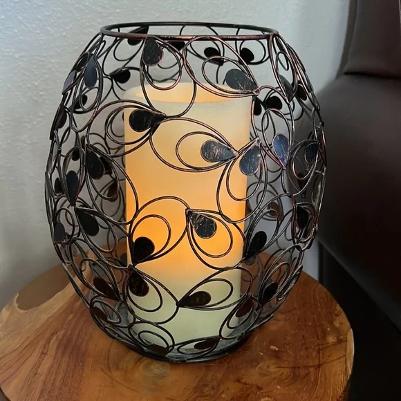 🎉Host Pick🥰💕❤️Beautiful Large Flameless Candle in Metal Basket - Picture 3 of 16